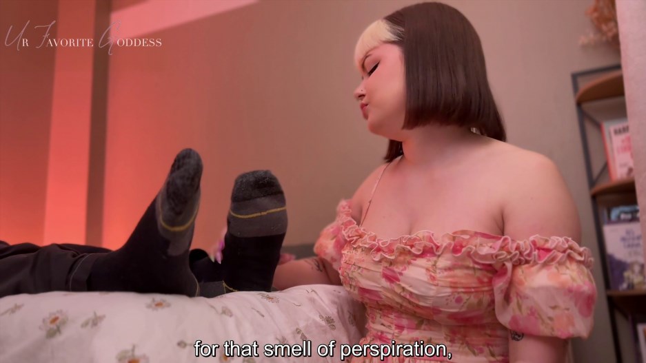 Urfavoritegoddess – Kneel for his feet